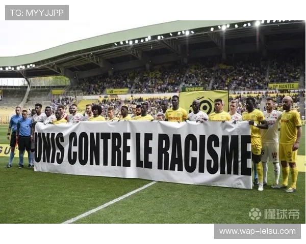 法甲反种族歧视新规生效,首次违规即扣分处罚。 法甲反种族歧视新规生效,首次违规即扣分处罚。